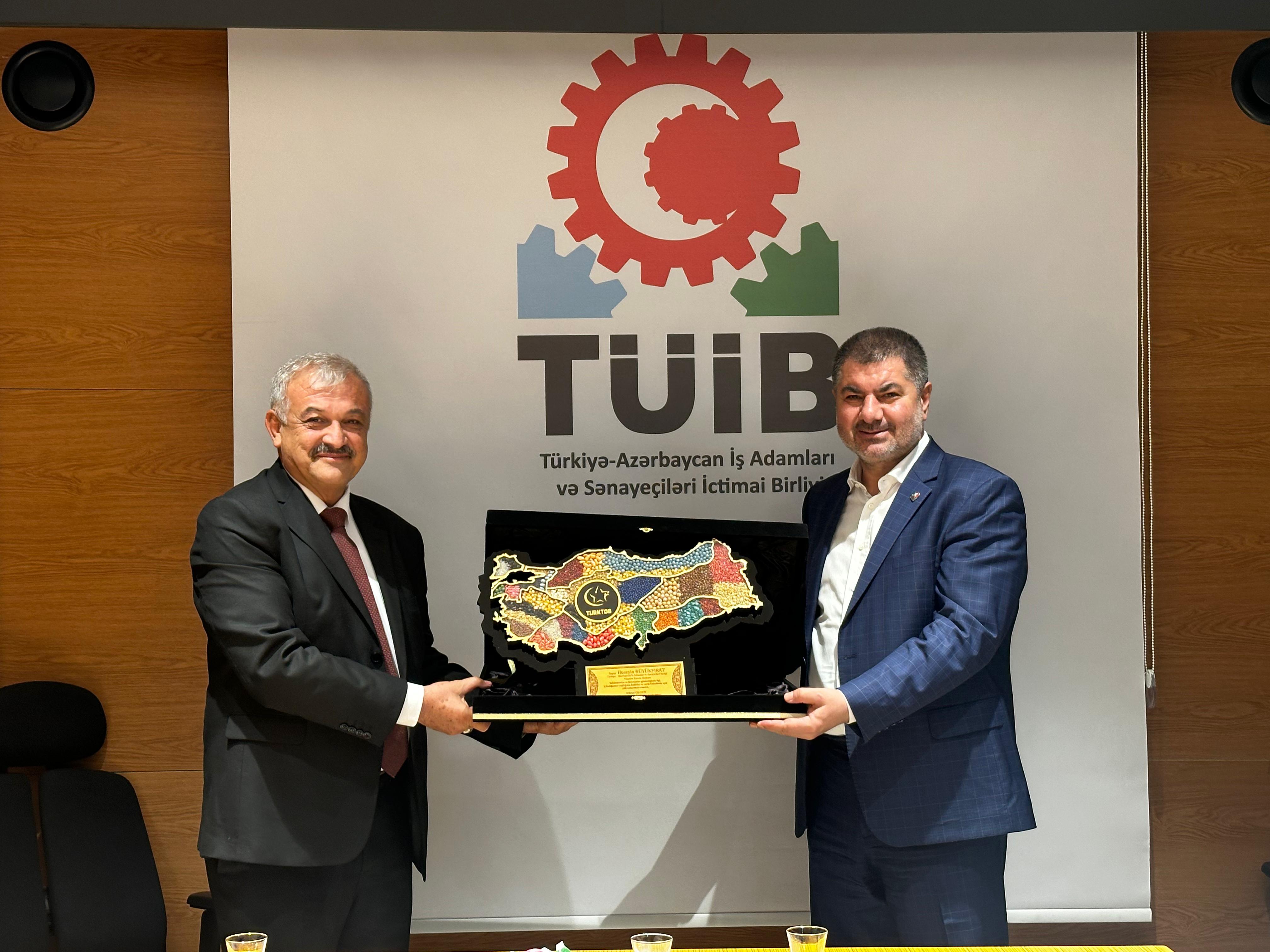 Azərbaycanda səfərdə olan Türkiyə Toxumçular Birliyi (TÜRKTOB) Türkiyə-Azərbaycan İş Adamları və Sənayeçiləri İctimai Birliyinin ofisini ziyarət edib.